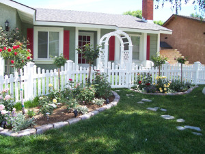 Valencia Vinyl Fence Pic