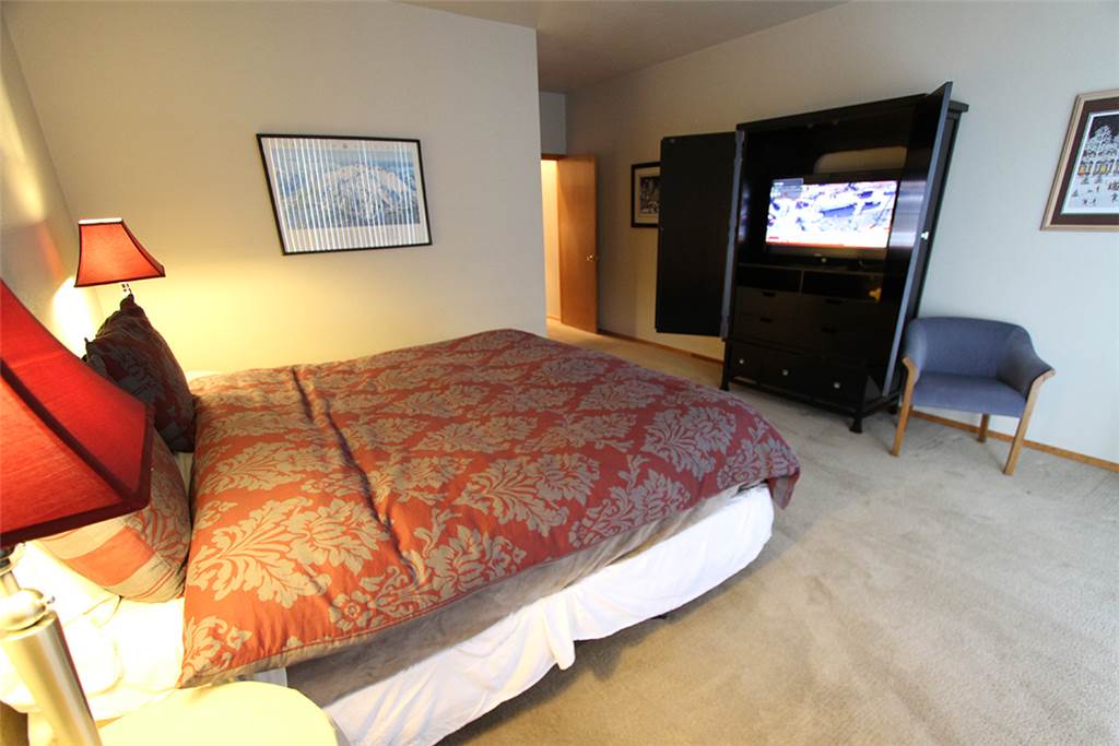Mammoth Cabin Rental 13